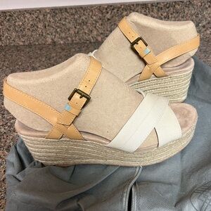 Toms Willow Mixed Material Leather Wedge
